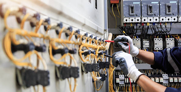 Professional Electrician technician working in Briggs, OK